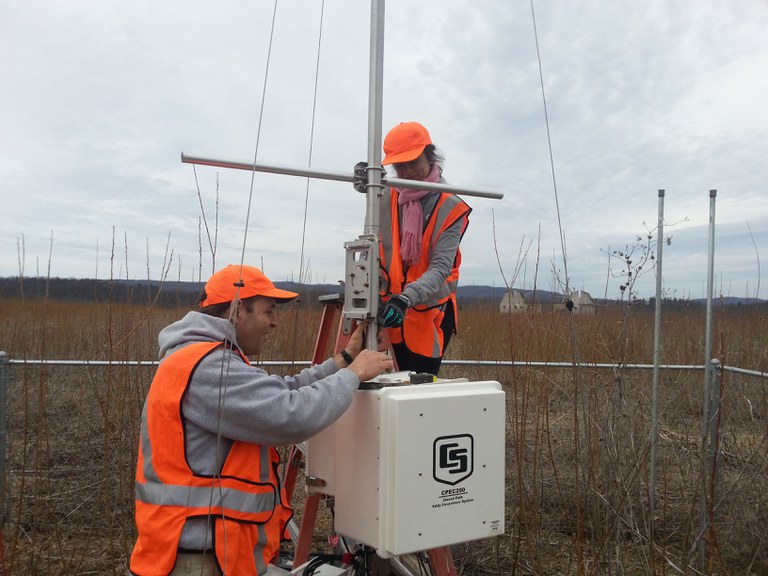 Felipe Montes and Maria Laura Cangiano installing eddy covariance towers to measure carbon dioxide and water fluxes in the soil-plant-atmosphere system.