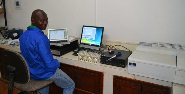 Research technologist Luis Madapule operates the spectrophotometer to determine phosphorus availability in soil at Sussundenga.